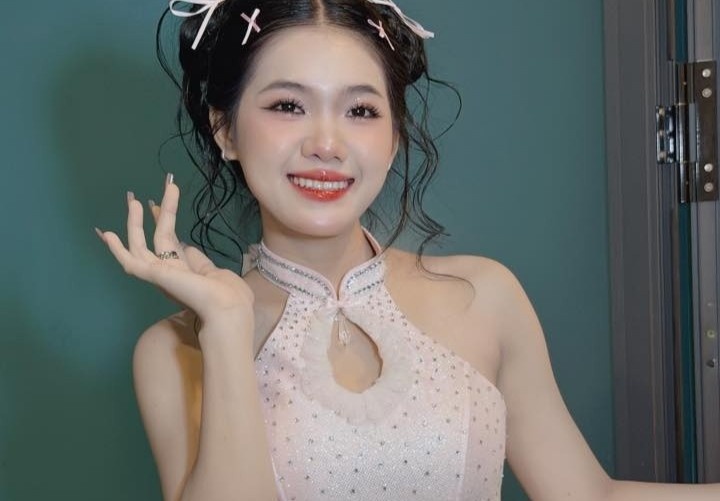 Duong Ai Vy xin loi hinh anh