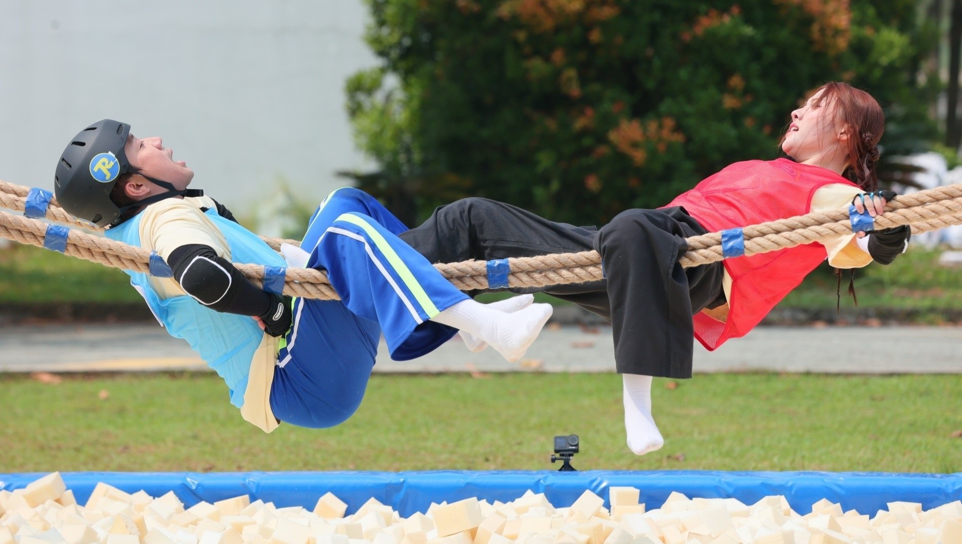 Uyen An doi dau anh trai hinh anh