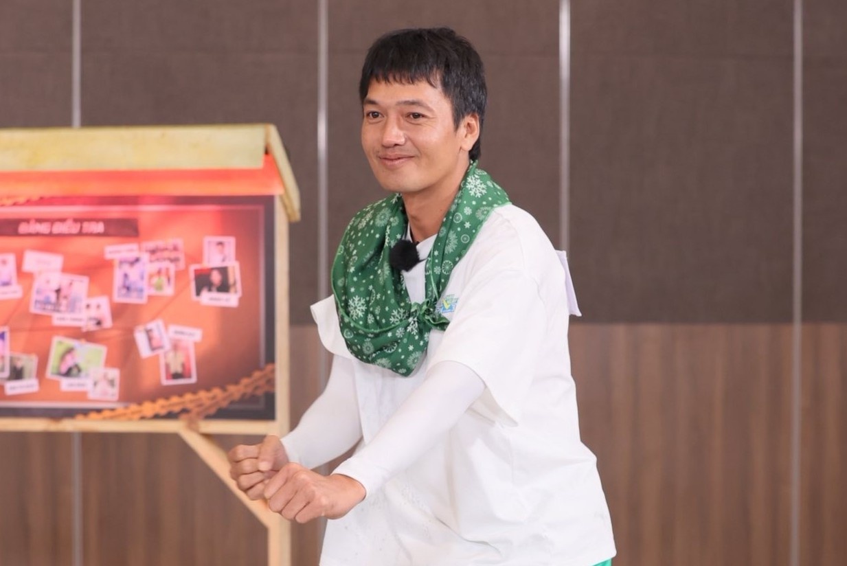 Quang Tuan bot lac long hinh anh