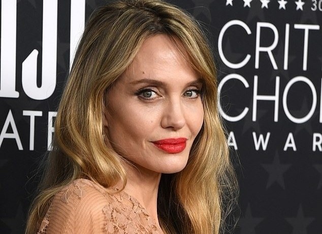 Angelina Jolie muon roi My de song o Campuchia va chau Au hinh anh