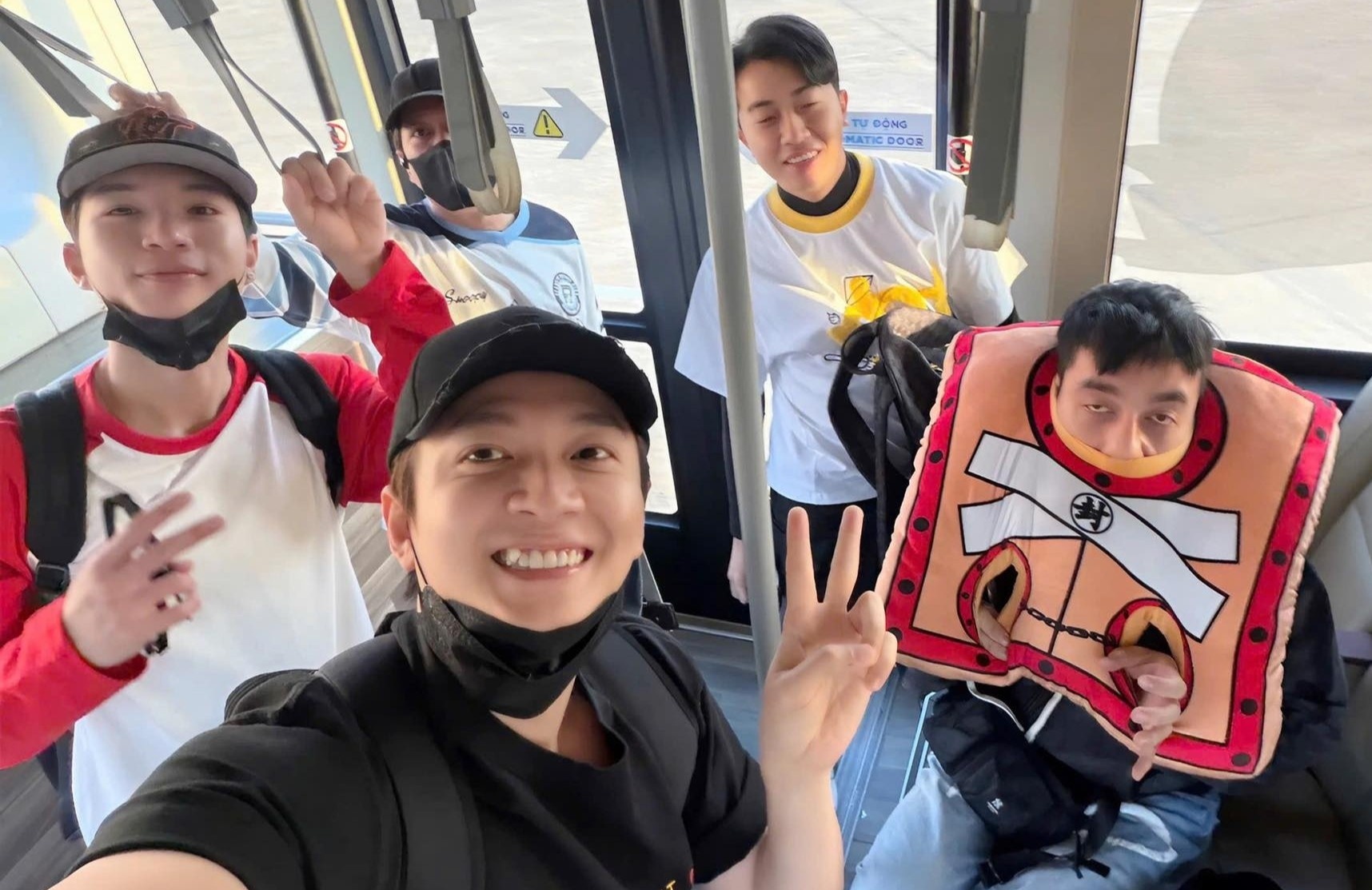 Anh gay xon xao cua Ngo Kien Huy hinh anh