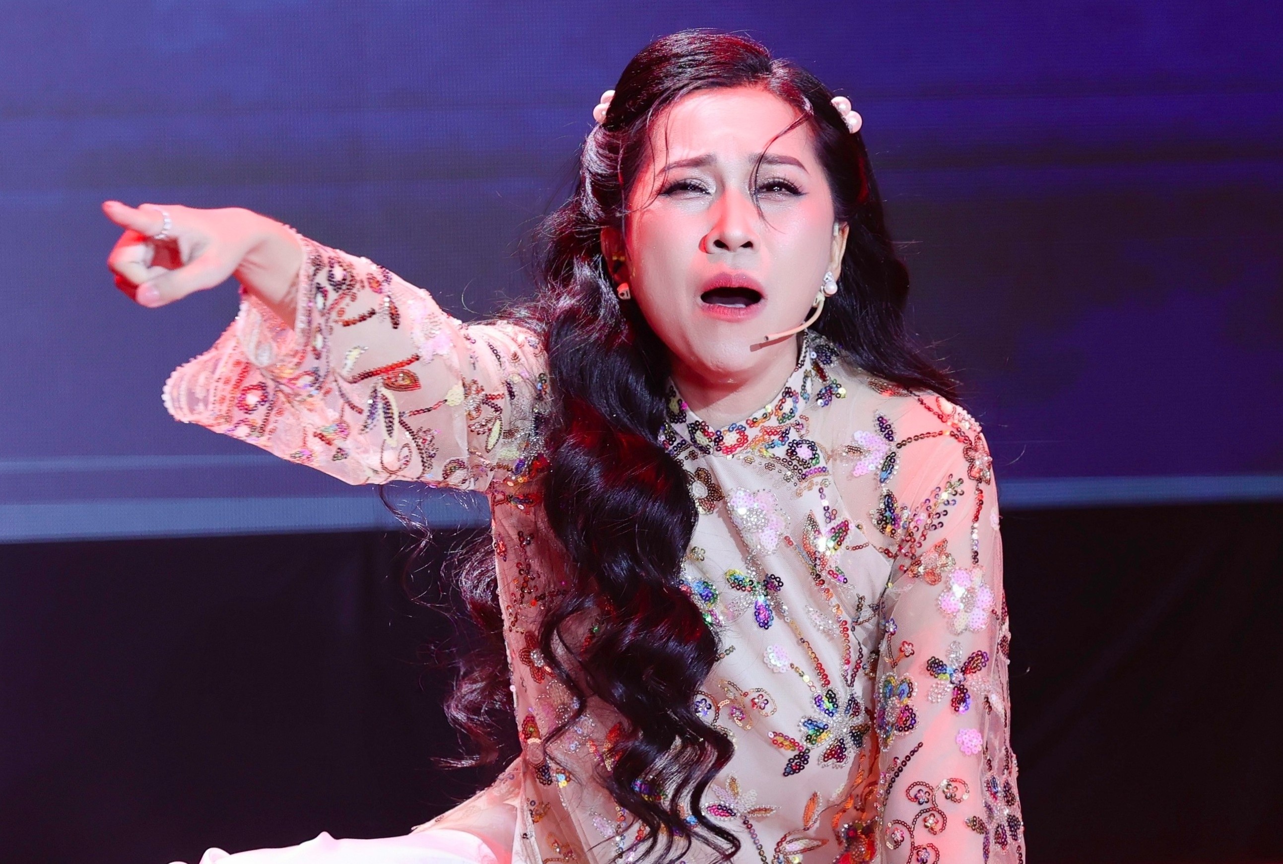 Bao ve tuc truc o dem nhac vi so Hong Phuong bi quay pha hinh anh