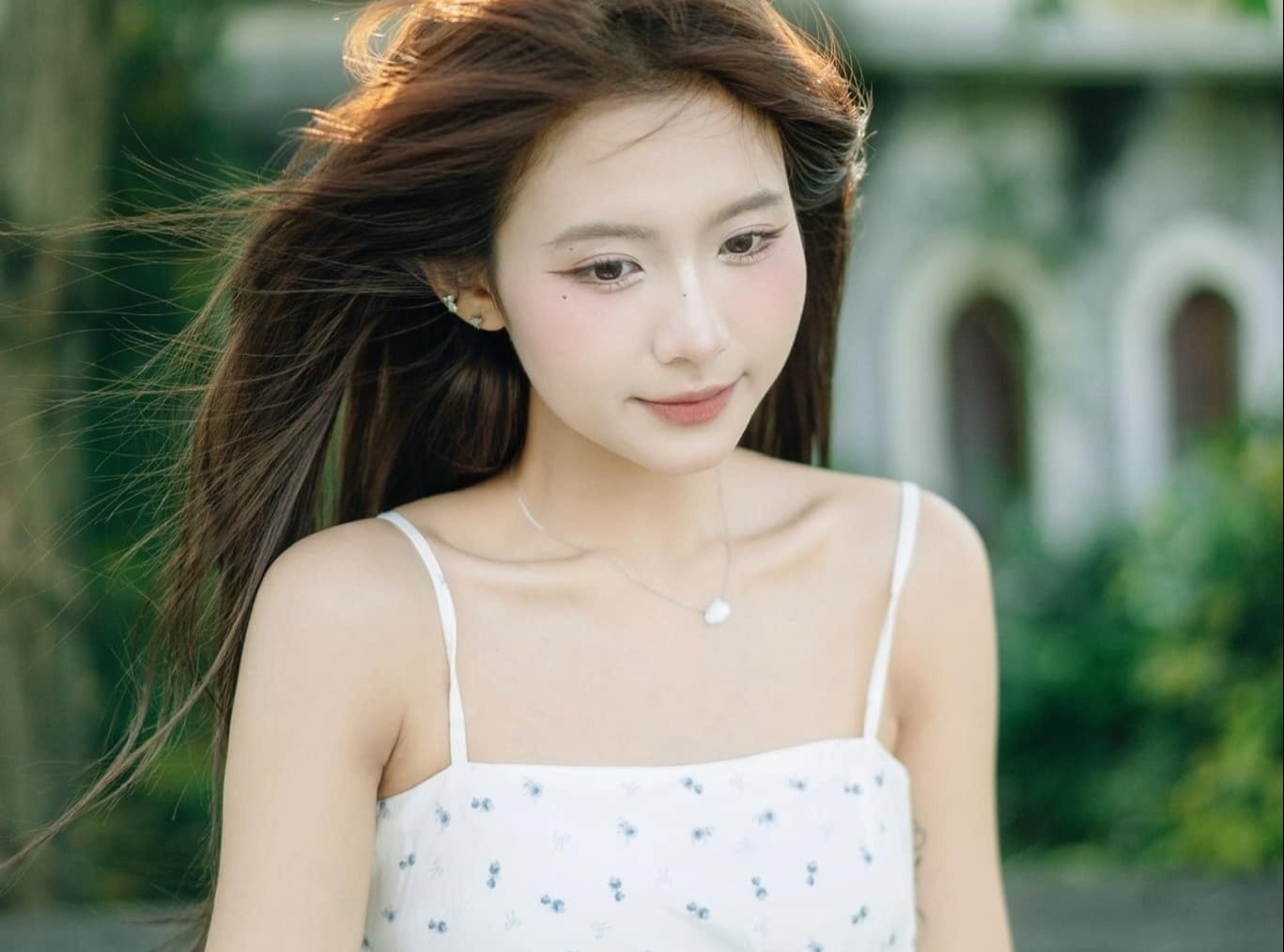 Chang May bi cong kich hinh anh