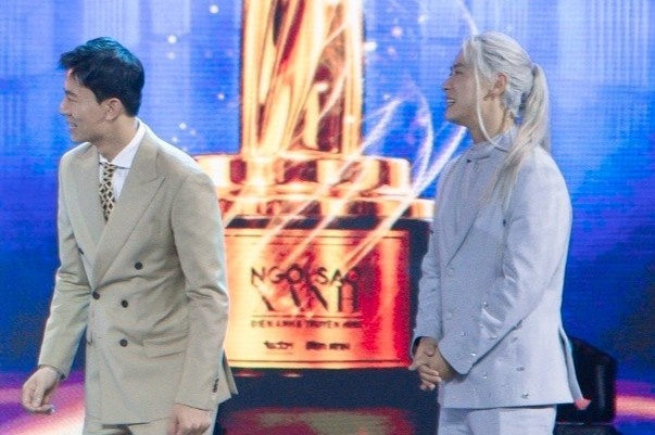 My nam 'Mua do' gay ban tan hinh anh