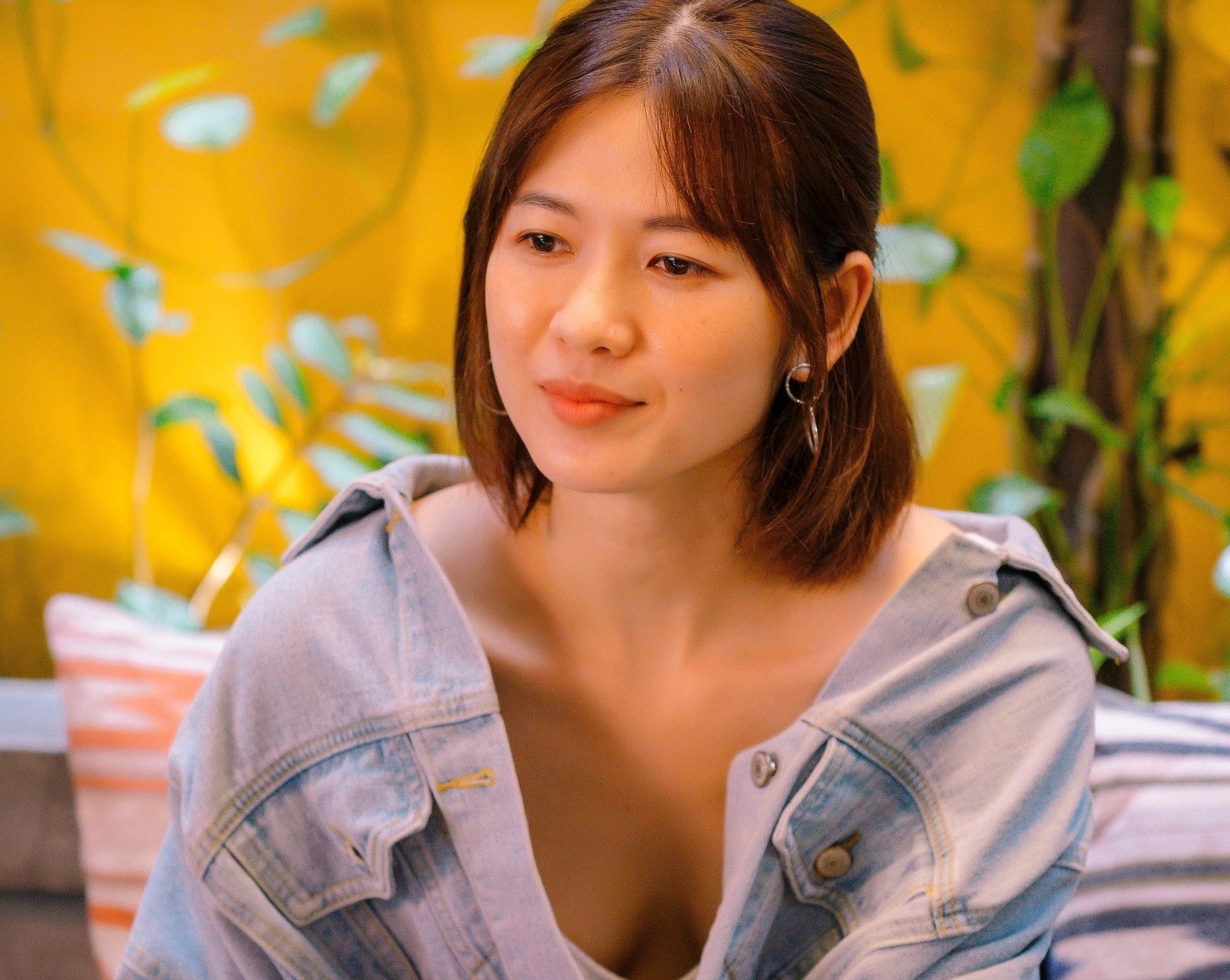 Oanh Kieu vang mat du doat giai Nu dien vien chinh xuat sac hinh anh