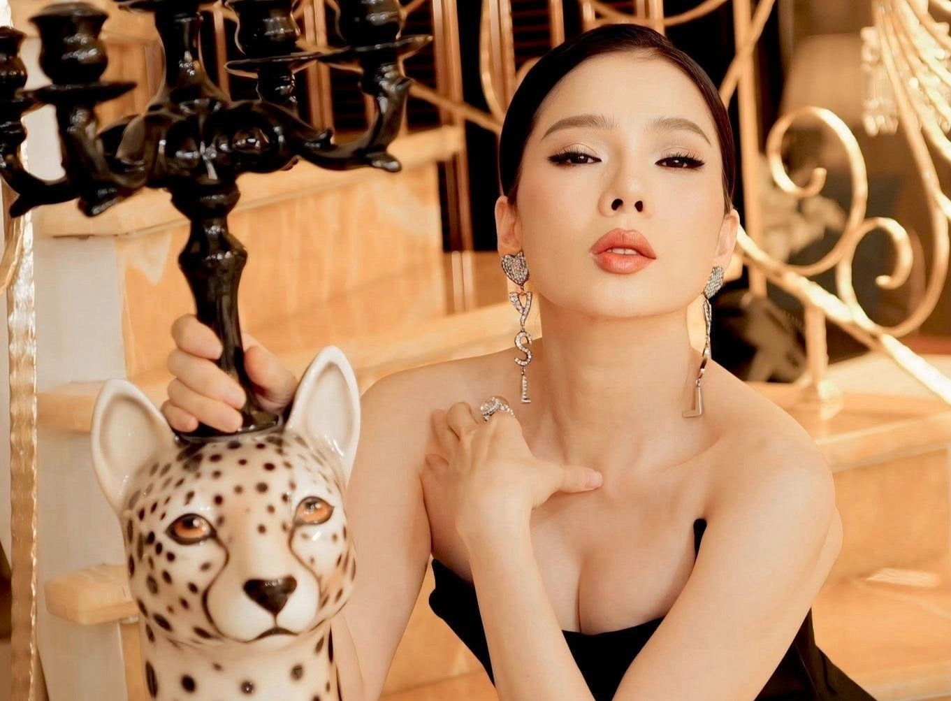 So Van hoa TP.HCM thong tin viec xu ly vu Le Quyen 'vang tuc' hinh anh