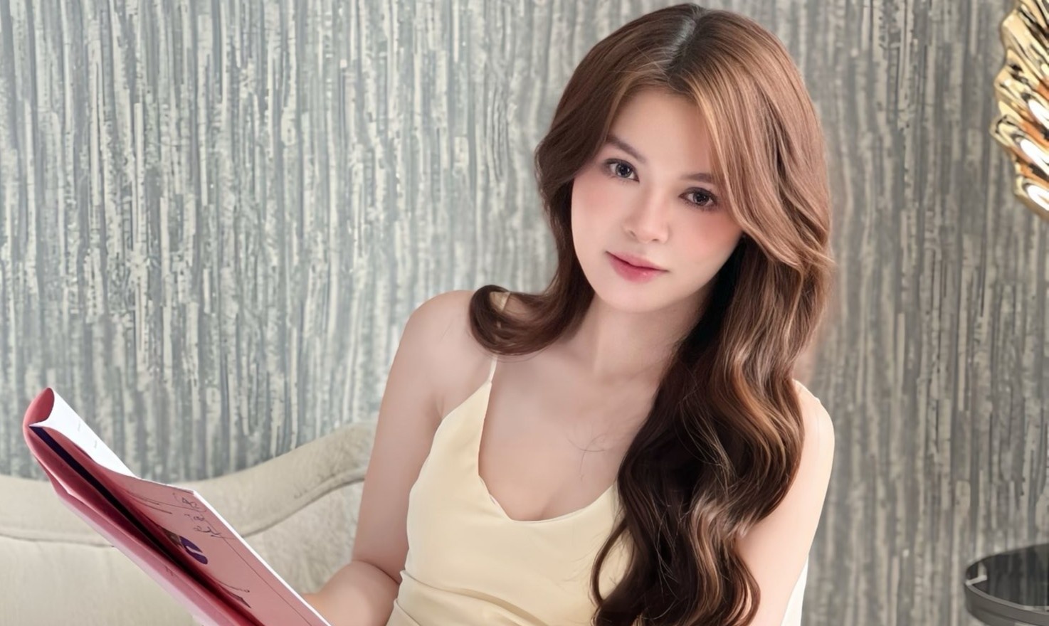 Co gai dong nguoi tinh cua Manh Truong trong 'Lan ranh' hinh anh