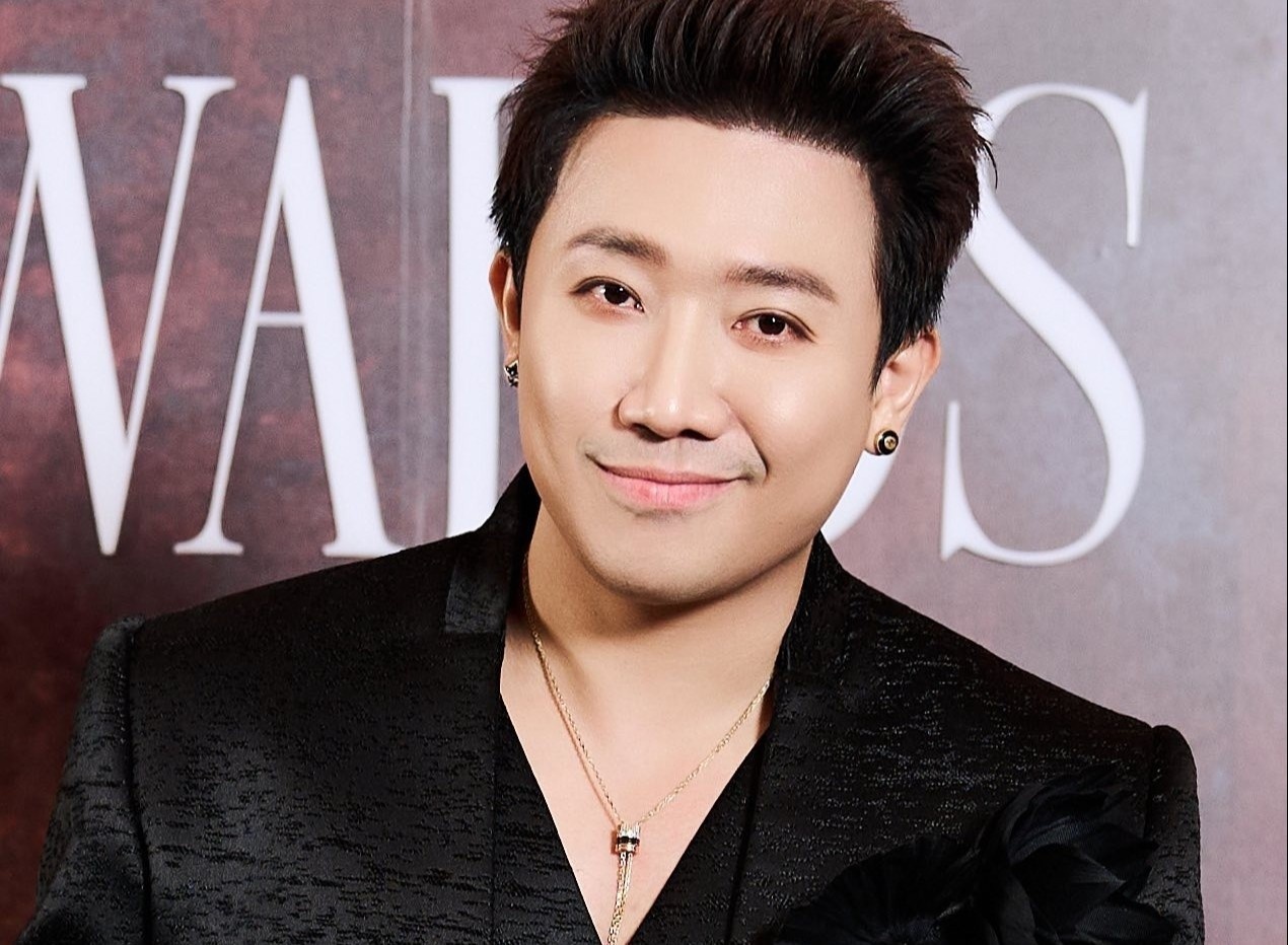 Tran Thanh qua tu tin hay dang ngay cang hoi hot voi dien anh? hinh anh