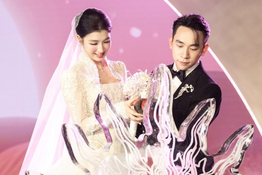 Hinh anh Phuong Nhi va doanh nhan Minh Hoang trong le cuoi hinh anh