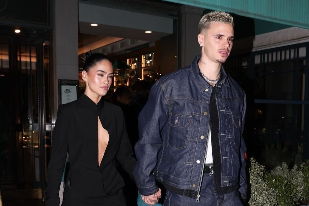 Hai con cua David Beckham hen ho doi hinh anh