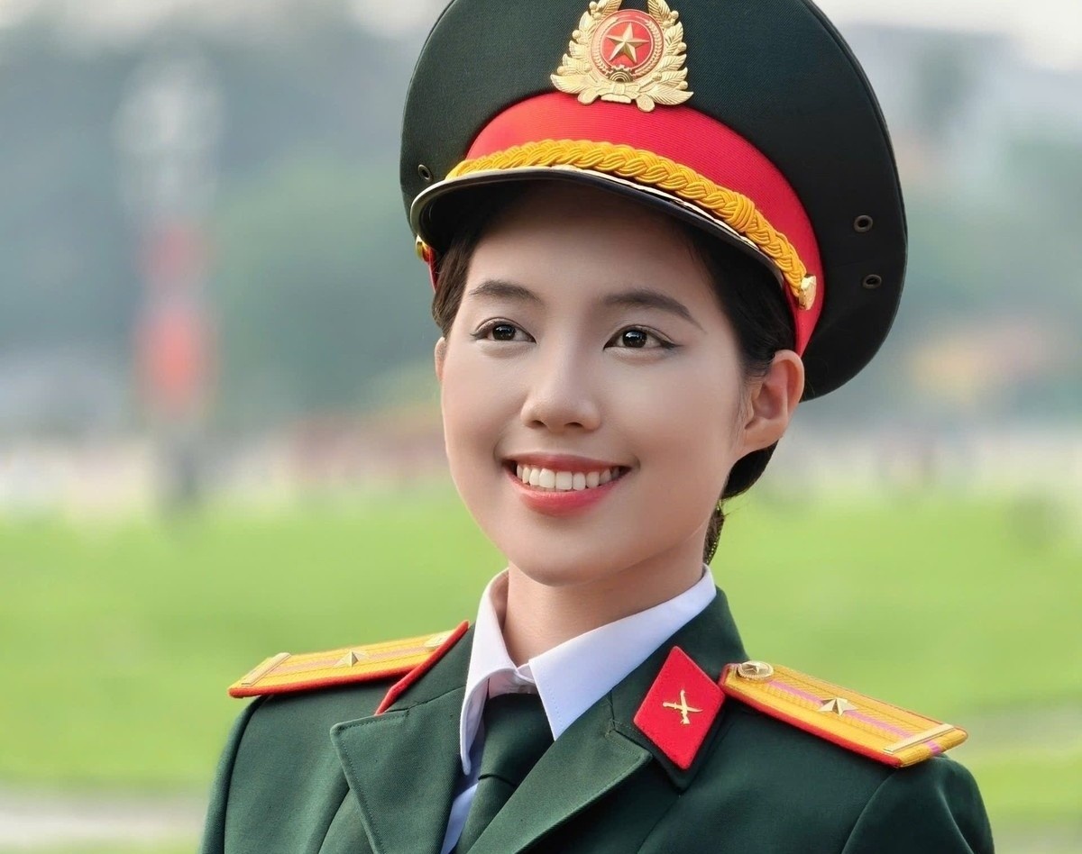 Nguoi dep lot 'top tim kiem' sau khi chung khung hinh voi Dinh Bac hinh anh