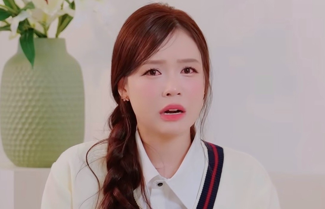 Sam khoc, noi ve mau thuan voi me hinh anh