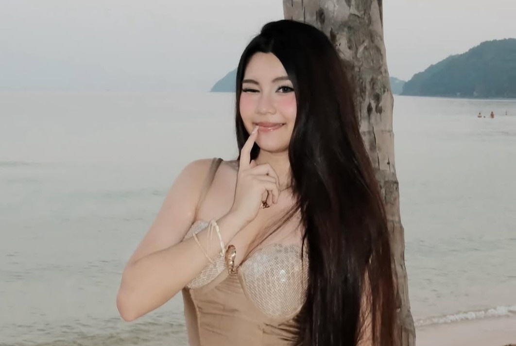 Con gai Quyen Linh o tuoi 18 hinh anh