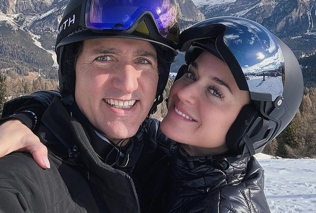 Cuu Thu tuong Canada o ben Katy Perry trong biet thu moi hinh anh