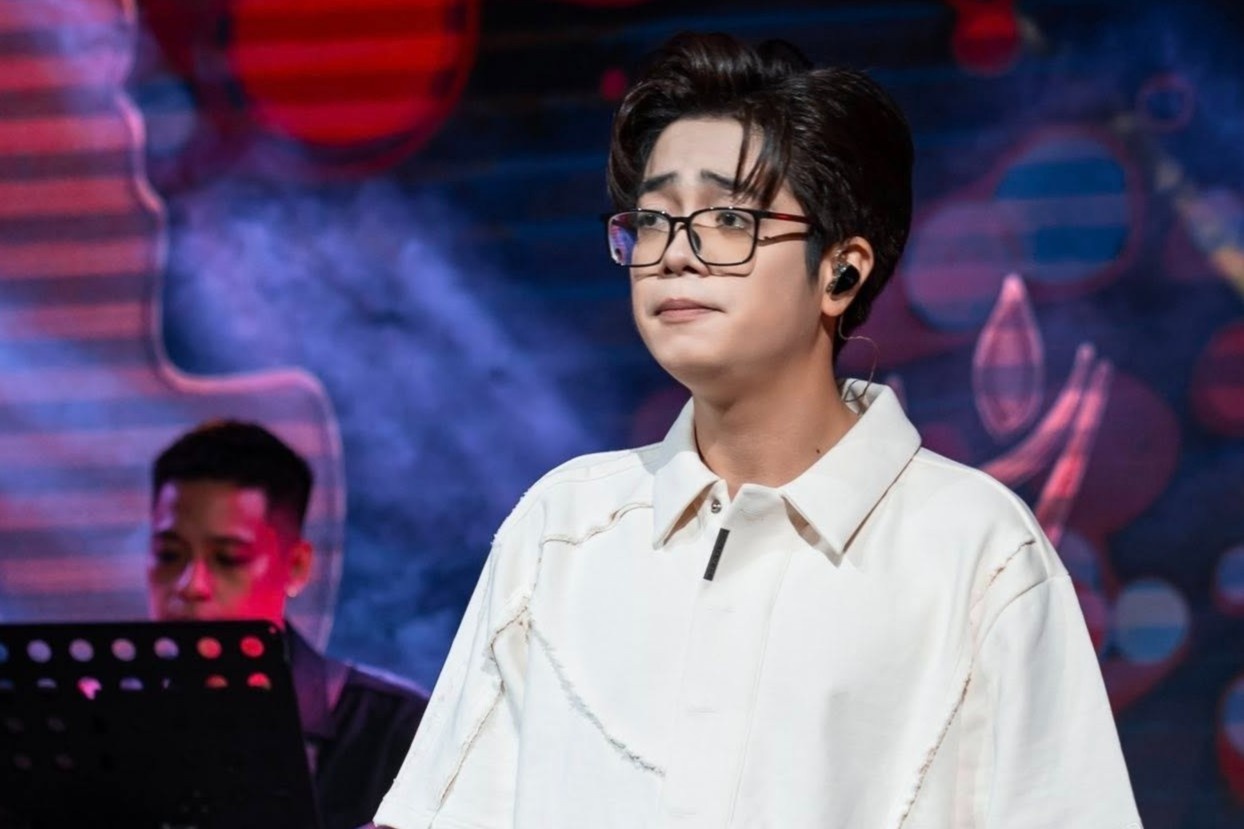 Bui Anh Tuan 'cau xin' khan gia hinh anh