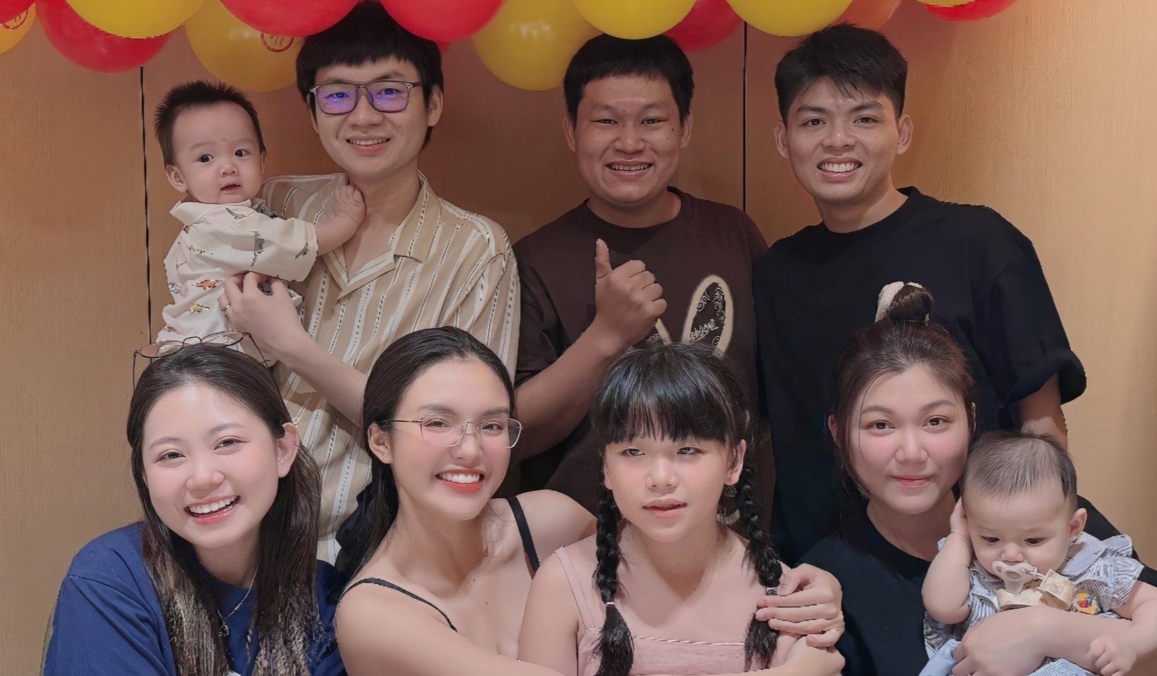 Dan dien vien 'Gia dinh phep thuat' hoi ngo hinh anh