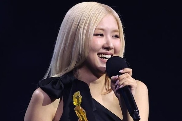 Rose lam nen lich su hinh anh