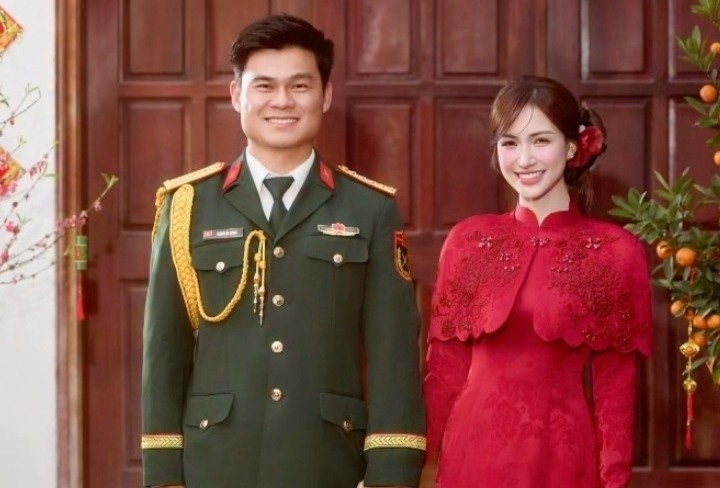 Hoa Minzy giua tin cong khai ban trai quan nhan hinh anh