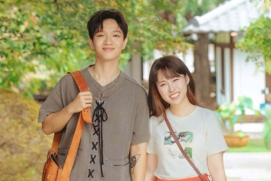 Hoang Dung cuoi quan ly hinh anh