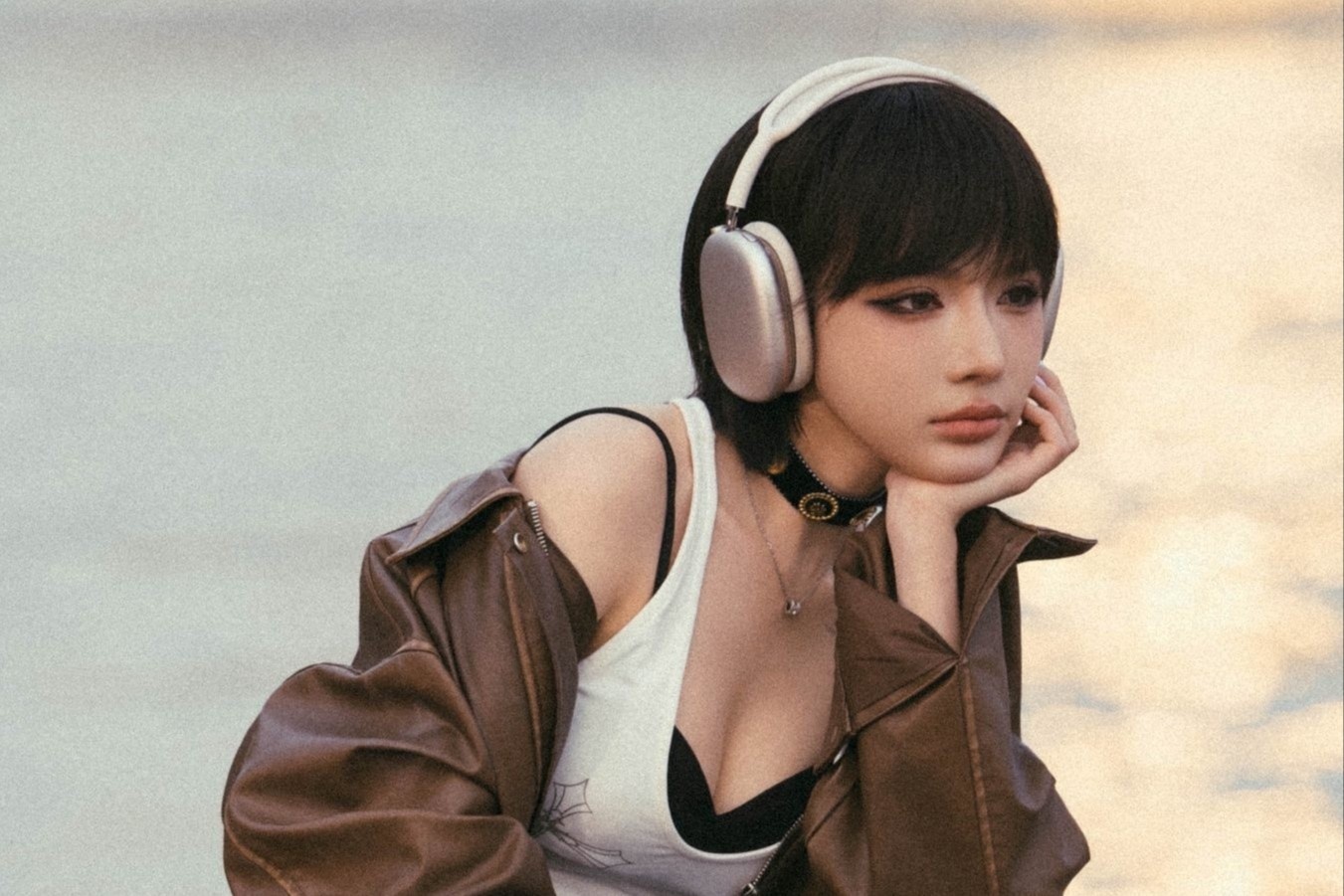 Lyly bi phan ung hinh anh