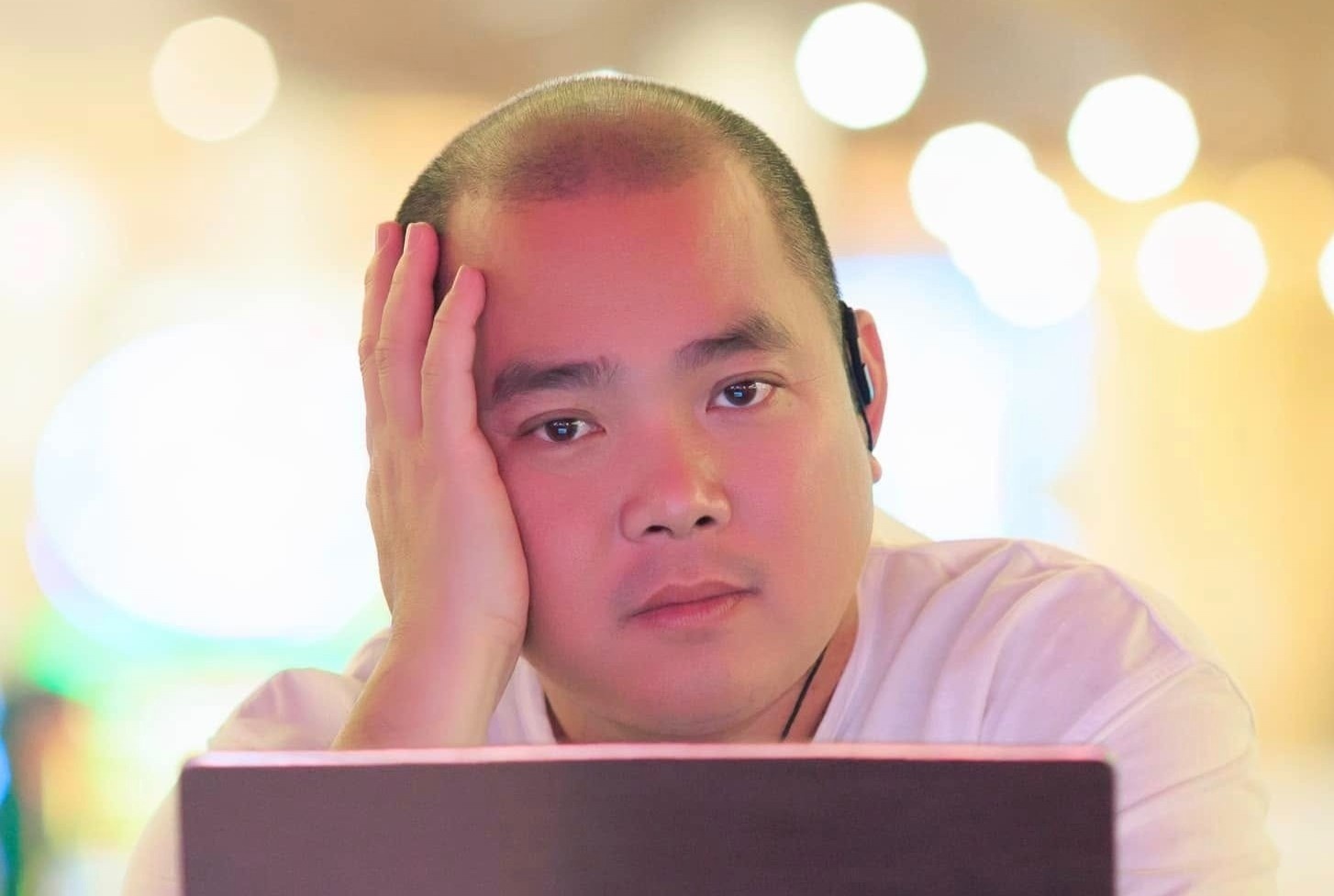 Thuc hu clip nhac si Minh Khang dinh chinh hinh anh