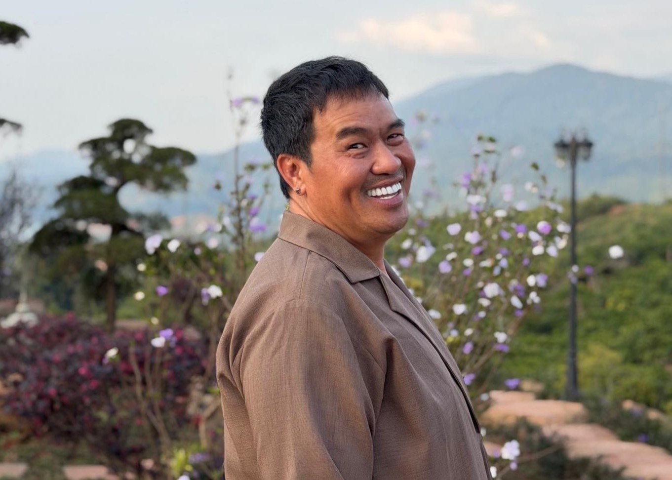 Hoang Map len tieng tin vo no hinh anh