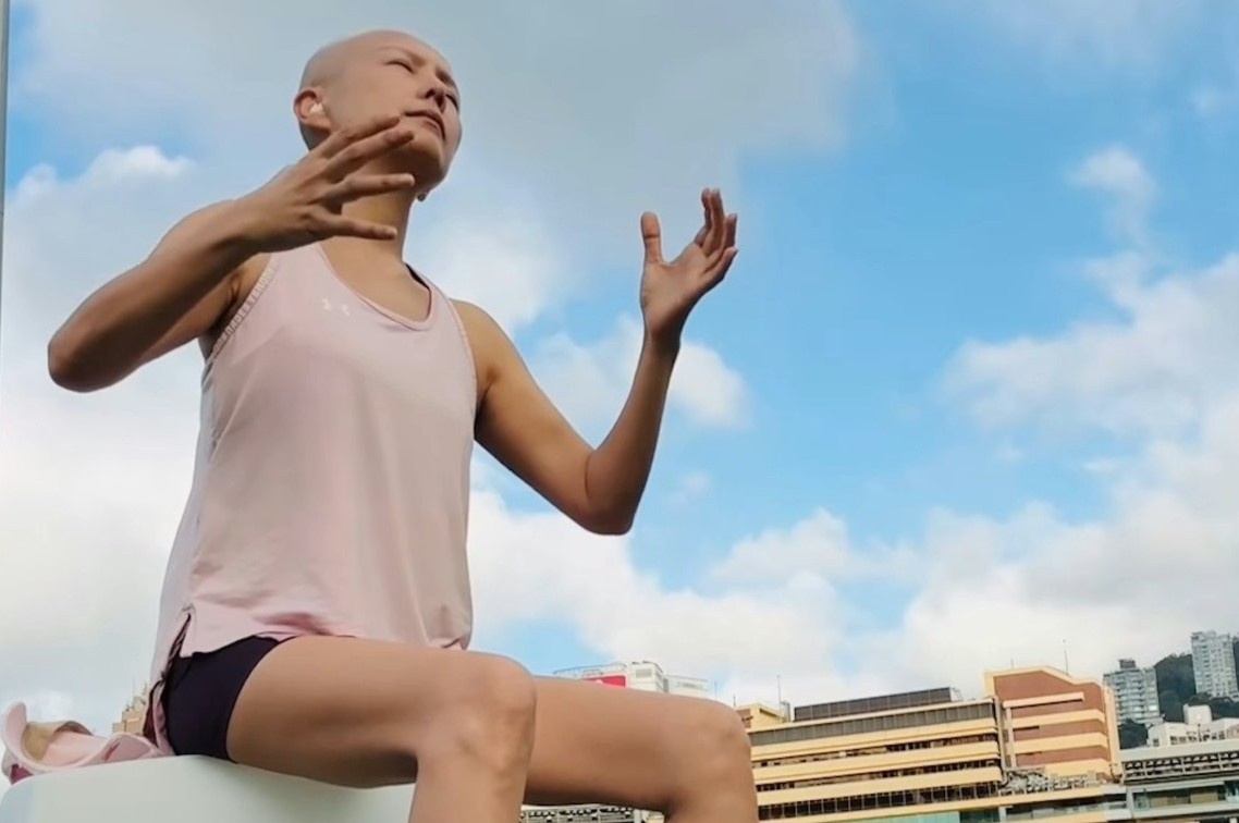 A hau Hong Kong be tac hinh anh