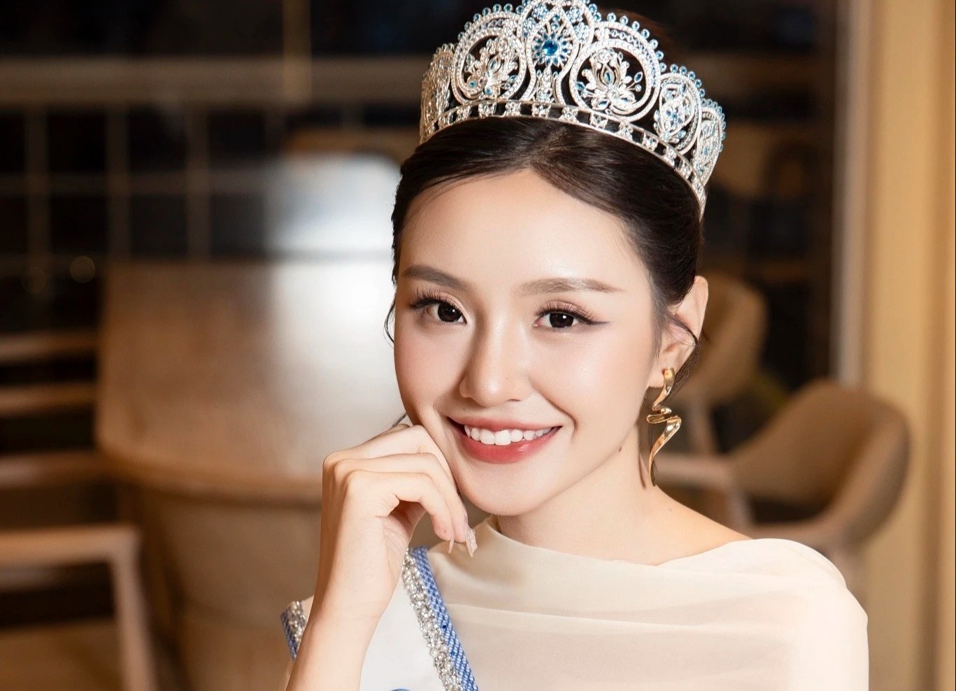 Ve dep ngot ngao cua A hau Khanh Nhu hinh anh