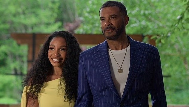 Nguoi dep soc khi hen ho ban trai 60 tuoi hinh anh