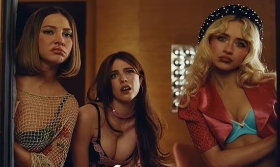 MV cua Sabrina Carpenter bi chi trich hinh anh