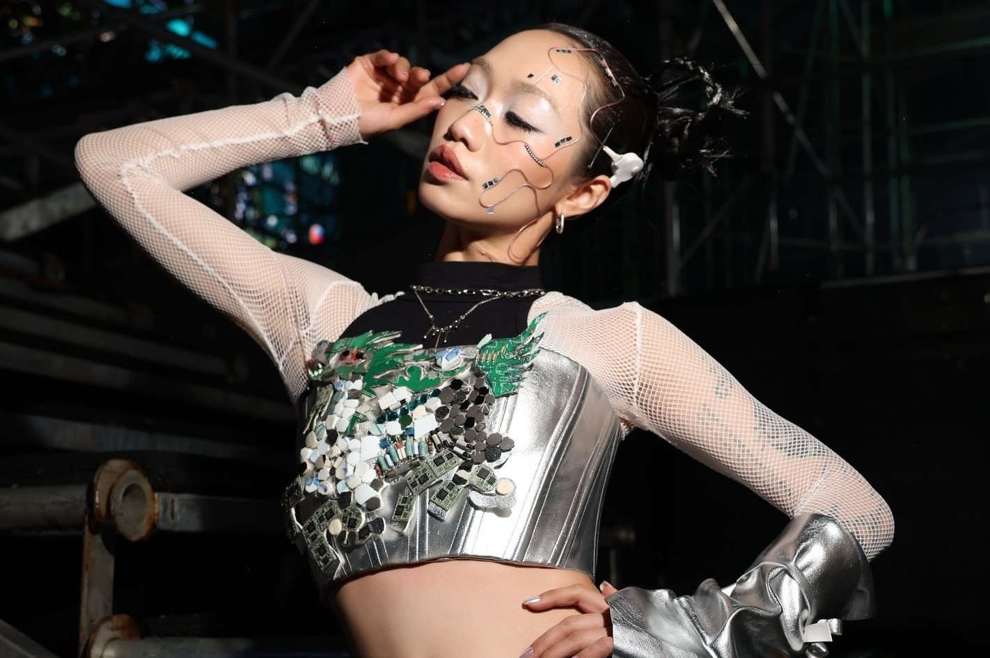 Thach thuc cua show vu dao o Viet Nam hinh anh