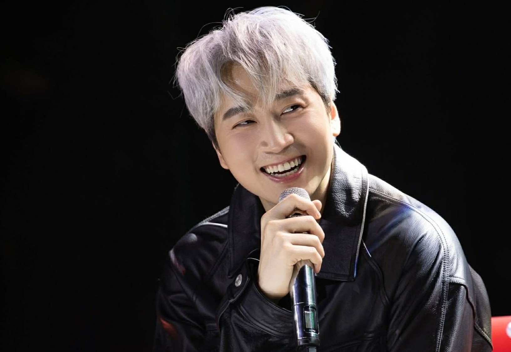 Karik chia se ve nguoi yeu hien tai hinh anh