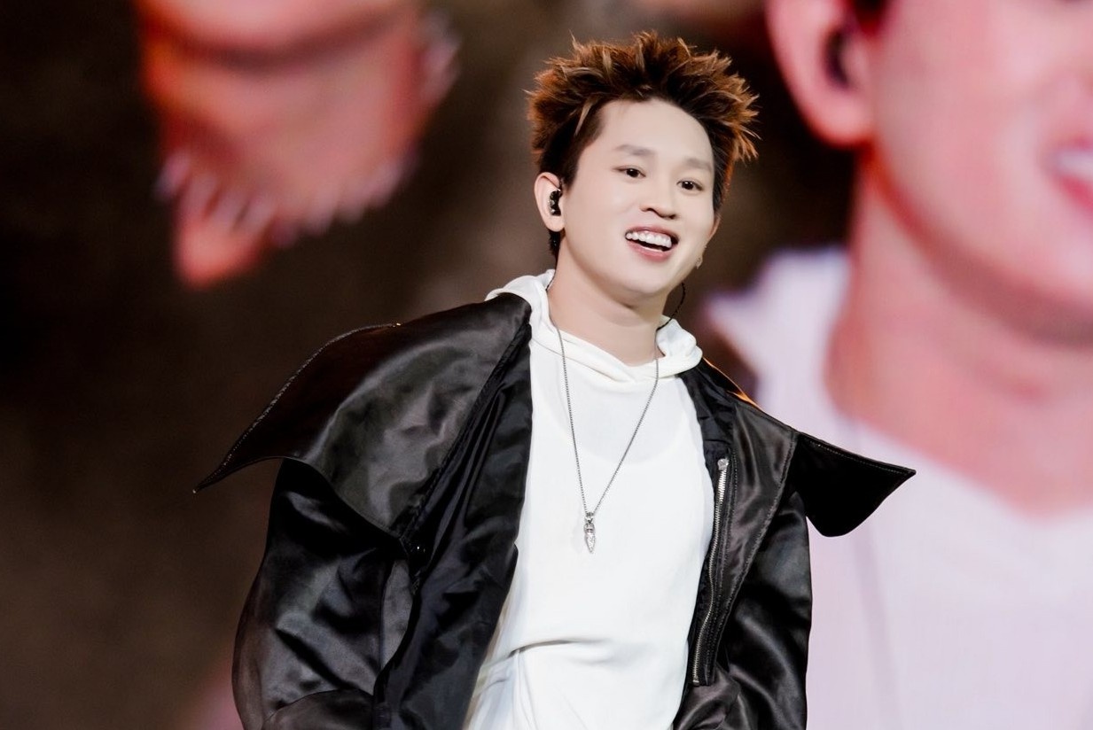 Ai dung duong cho su ngong cuong cua HLV Rap Viet B Ray hinh anh