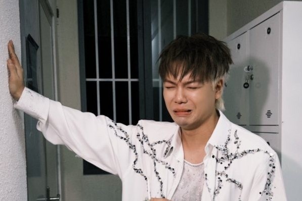 A quan Rap Viet Gill xin loi vu B Ray rap phan cam hinh anh