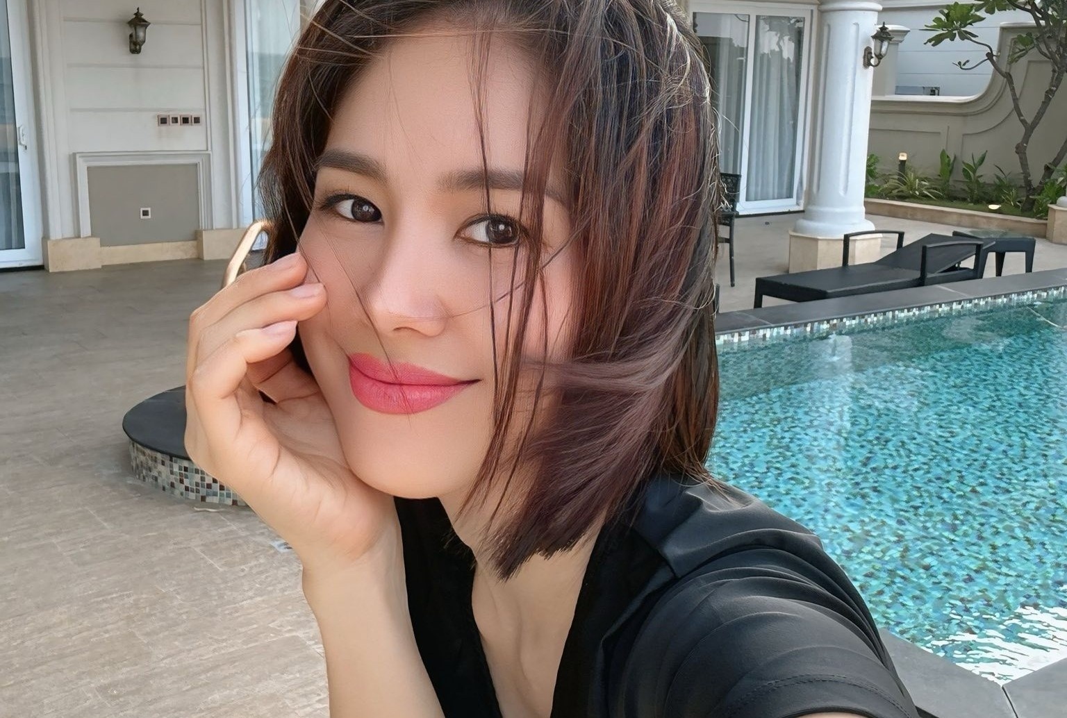 Nu dien vien phu song mang xa hoi hinh anh