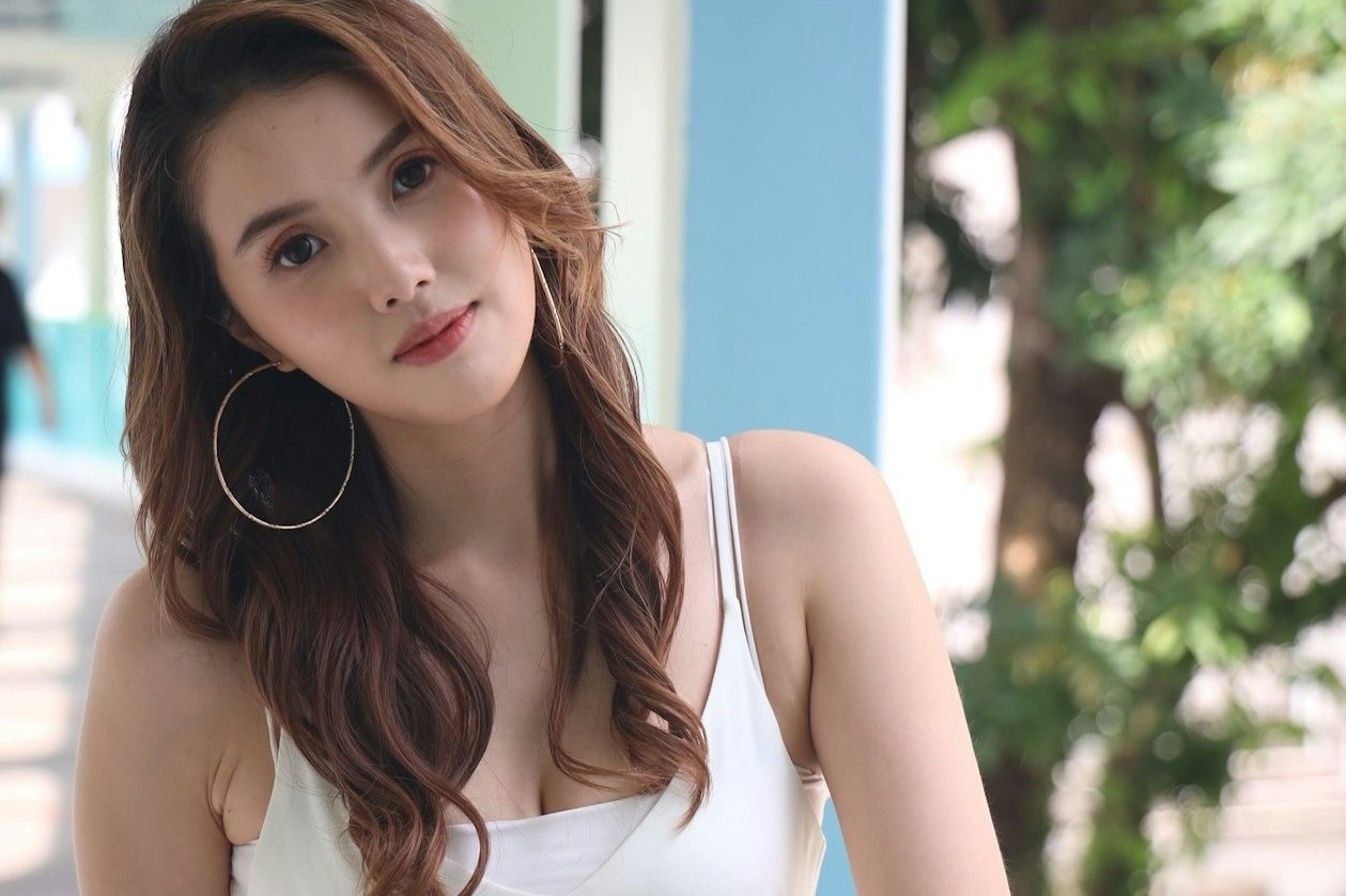 Nguoi dep noi ve khoanh khac ngoi vao long 'ong trum' giai tri hinh anh