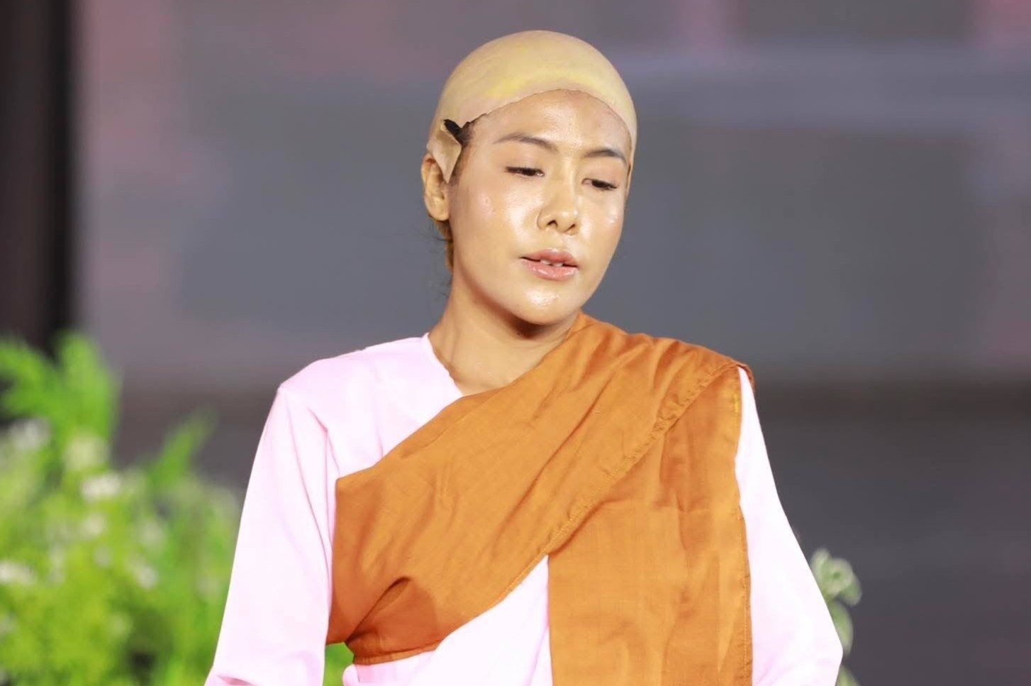 Nguoi dep Myanmar bi dieu tra khan cap hinh anh