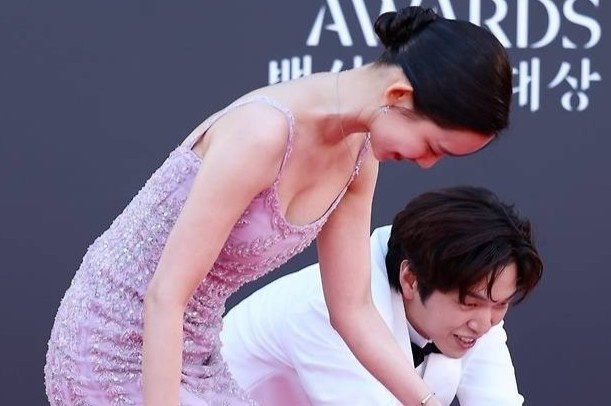 Nu dien vien gap su co khong ngo hinh anh