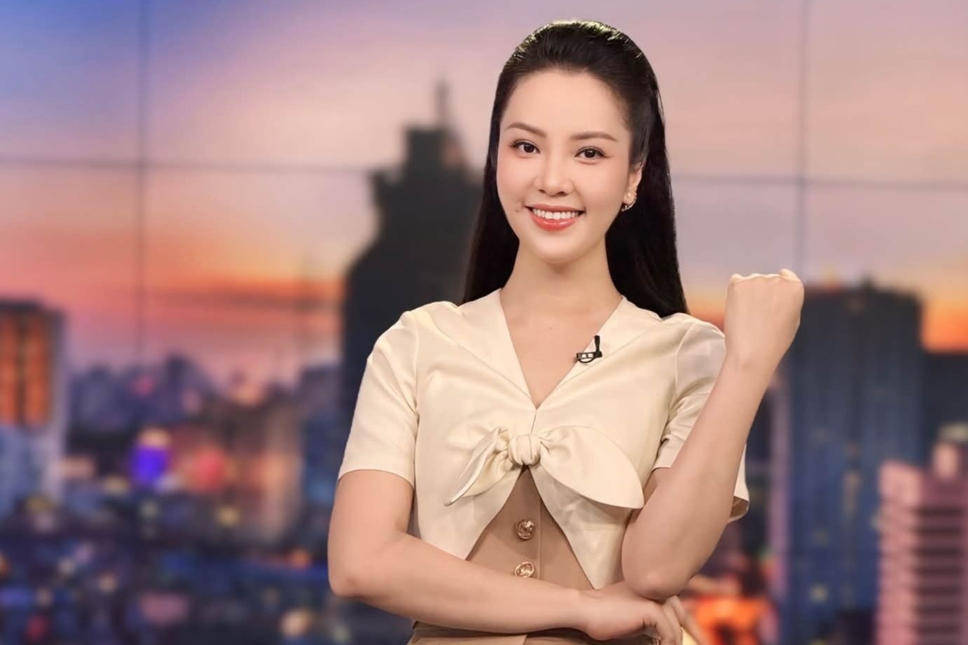 A hau Thuy Van roi Chuyen dong 24h hinh anh