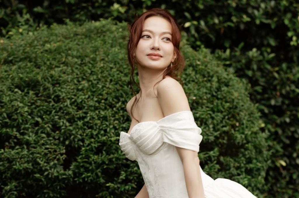 Anh cuoi cua Xuan Nghi va chong ky su hinh anh