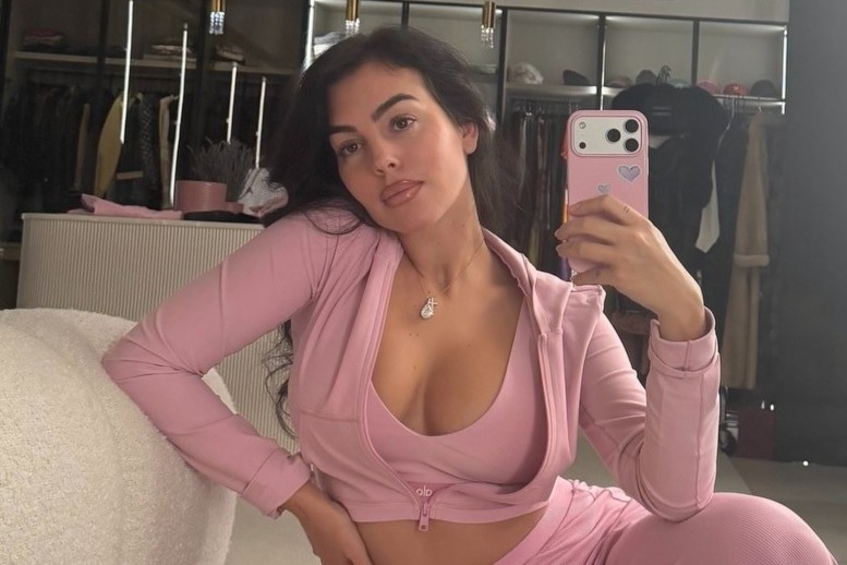 Chien luoc kinh doanh sau khan dai World Cup cua vo Ronaldo hinh anh