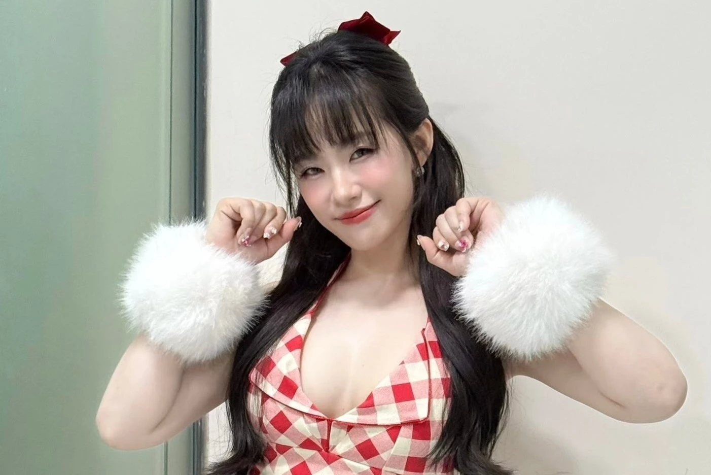 Luong Bich Huu giua tranh luan hinh anh