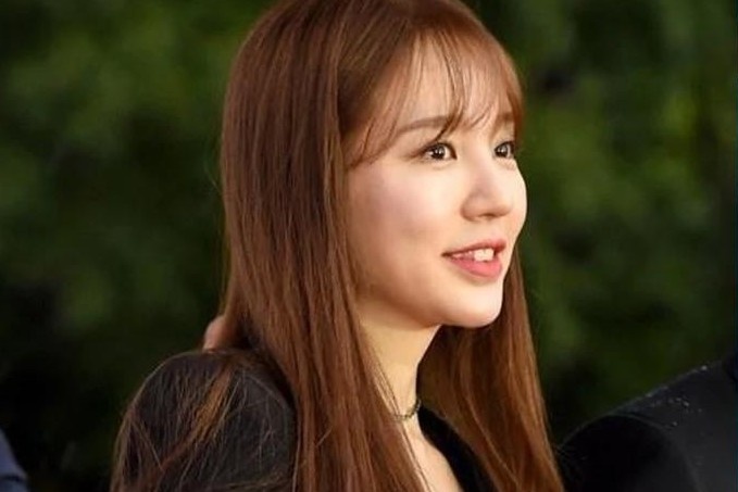 Nu dien vien 14 nam khong hen ho hinh anh