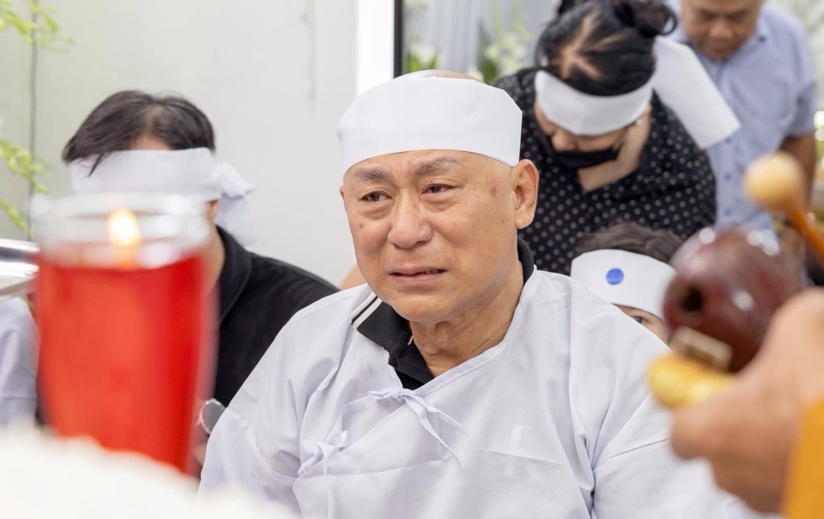 NSND Ta Minh Tam khoc nghen trong le tang vo hinh anh