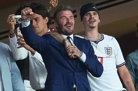 David Beckham reo hò, ăn mừng chiến thắng của tuyển Anh