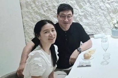 Chồng hơn 20 tuổi của Lee Young Ae hiếm hoi lộ diện