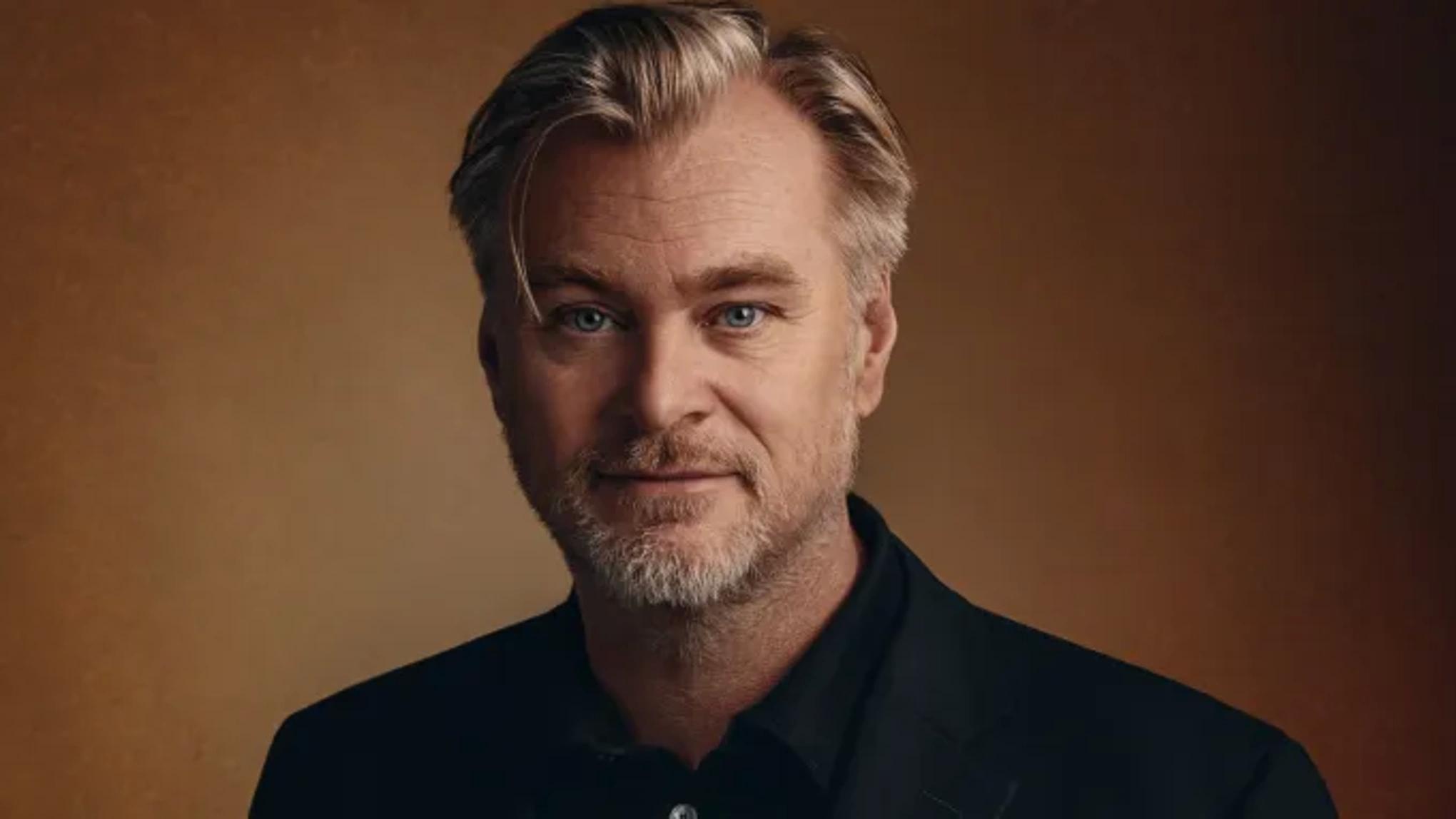 Sự kỳ lạ của Christopher Nolan - người không sử dụng điện thoại di động