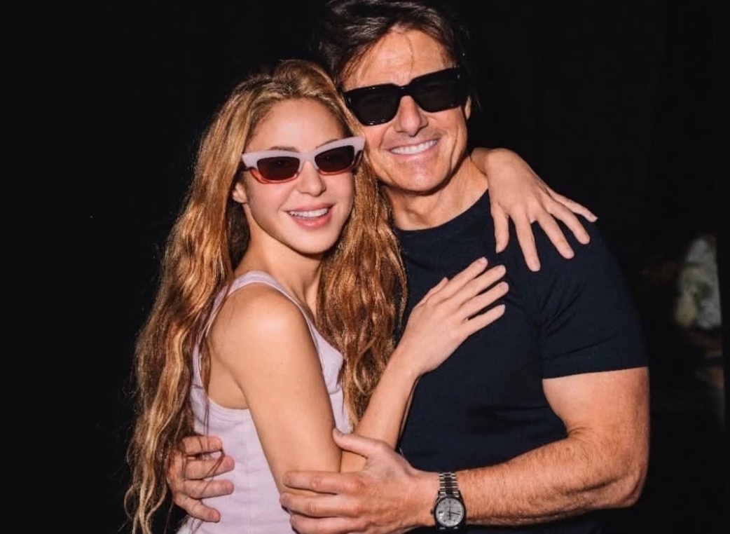 Shakira khoe ảnh bên Tom Cruise ở World Cup