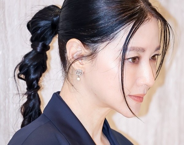 Lee Young Ae được khen quá trẻ ở tuổi 55