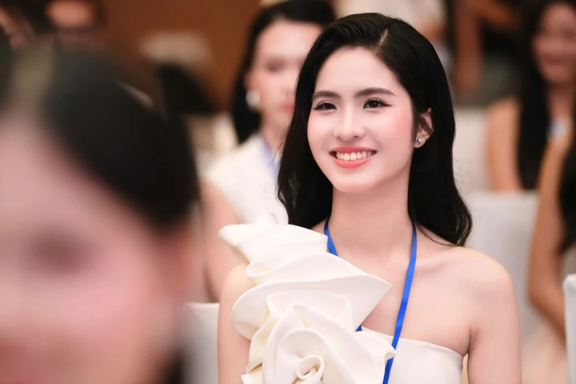 Người đẹp 18 tuổi thi Hoa hậu Việt Nam